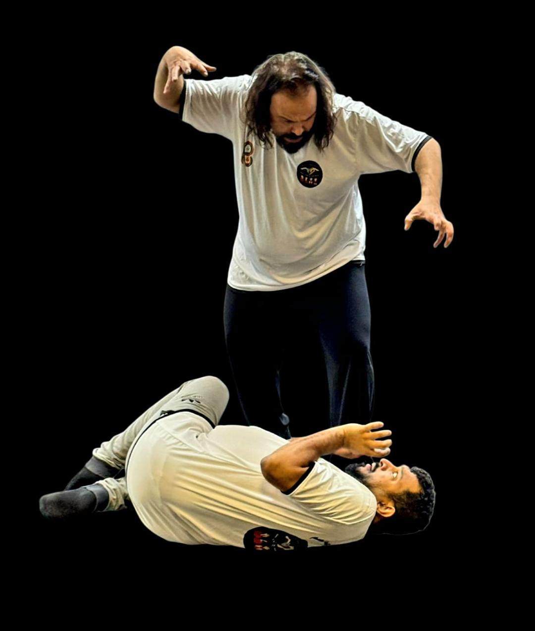 المخرج العالمي عاهد عبابنه يقدّم عرضًا مسرحيًا جديدًا في سلطنة عُمان بعنوان «الصراع»